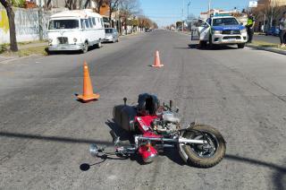 Una joven cayoacute de su moto y fue trasladada al Hospital