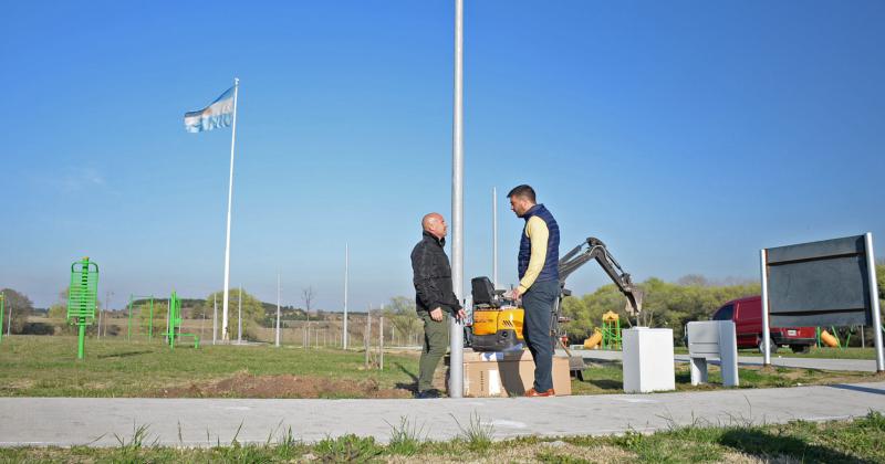 Galli recorrioacute la obra de iluminacioacuten del Parque Carlos Meacutedici