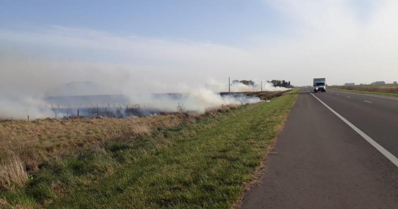 Intenso trabajo de Bomberos por incendios en campos