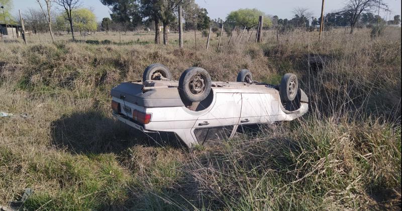 Un hombre debioacute ser trasladado al Hospital tras volcar con su vehiacuteculo