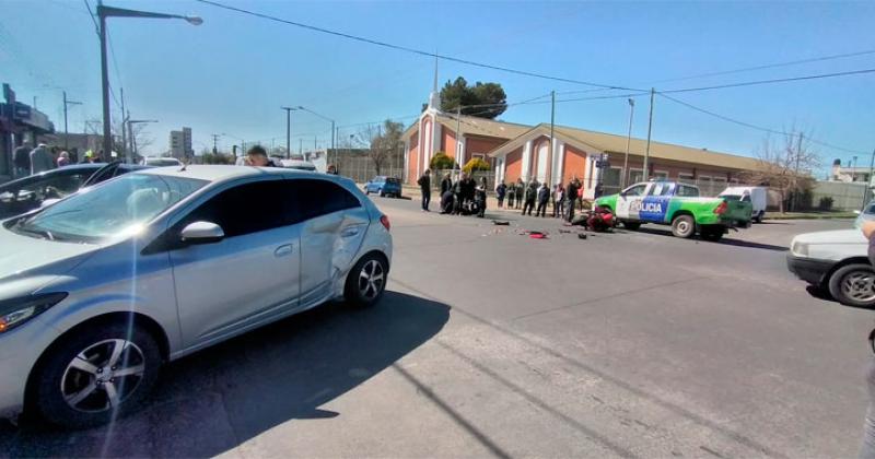 Violento accidente en Buchardo y Urquiza dejoacute un motociclista herido