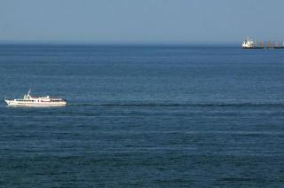 Cinco muertos al hundirse un barco- habriacutea chocado con una ballena