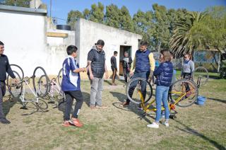 Restauracioacuten de bicicletas en el Espacio Adolescente