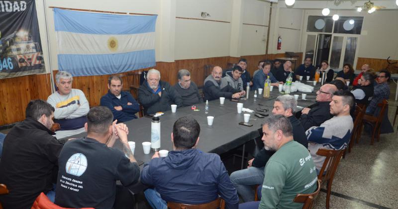 Los gremios locales fueron convocados para el miércoles- llegar� el coordinador de la CGT nacional