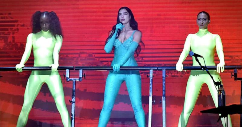 Dua Lipa transformoacute al Campo Argentino de Polo en una fiesta