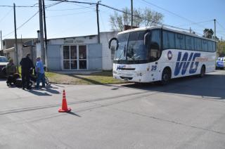 Un motociclista herido en un siniestro vial