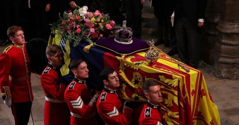 Ultimo adioacutes a la Reina en la Abadiacutea de Westminster