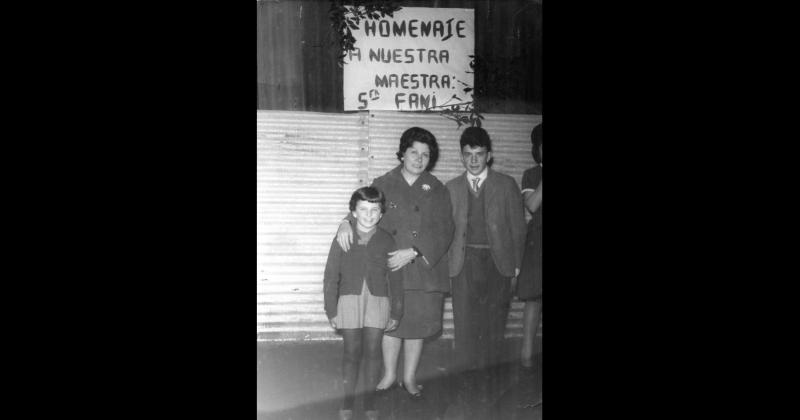 La Sra Fanny (quien por años enseñó en la Escuela Nacional Nº 186 del Paraje La Campana Saladillo) junto a Daniel Fanesi y su hermana Ana María Fanesi