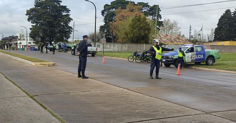 Controles de traacutensito- aprehendieron a una persona y retuvieron diez vehiacuteculos