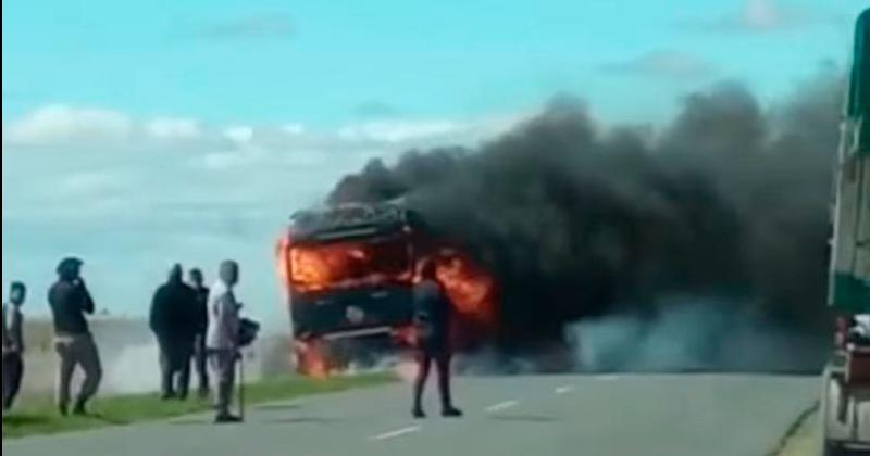 Peacuterdidas totales tras el incendio de un camioacuten 