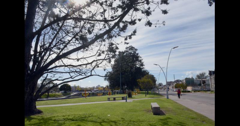 Con cielo mayormente nublado y maacutexima de 17ordmC arranca la primavera 