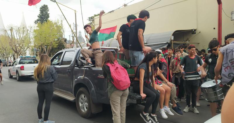 Todas las fotos de los festejos del diacutea de la Primavera y del Estudiante 