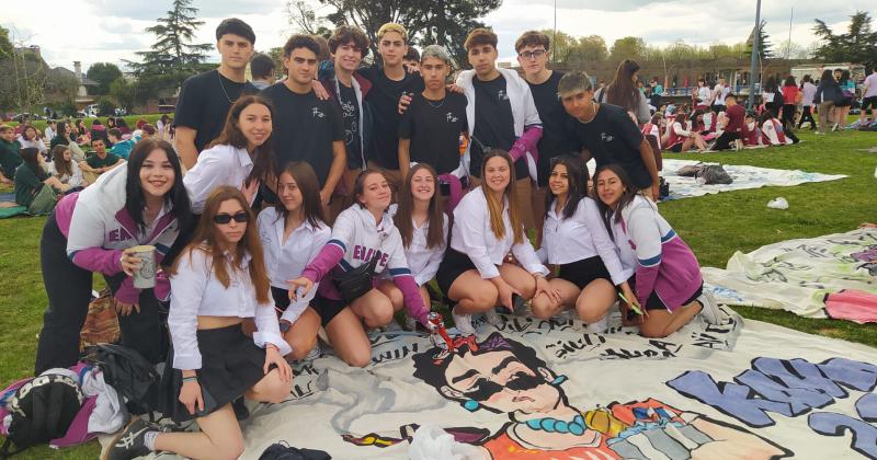 Todas las fotos de los festejos del diacutea de la Primavera y del Estudiante 