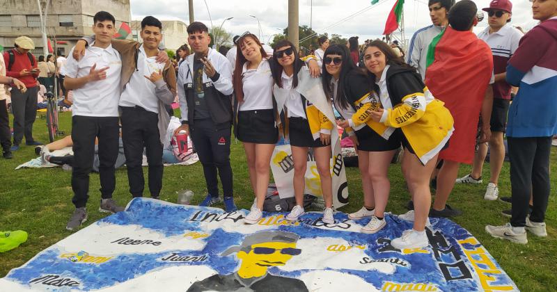 Todas las fotos de los festejos del diacutea de la Primavera y del Estudiante 