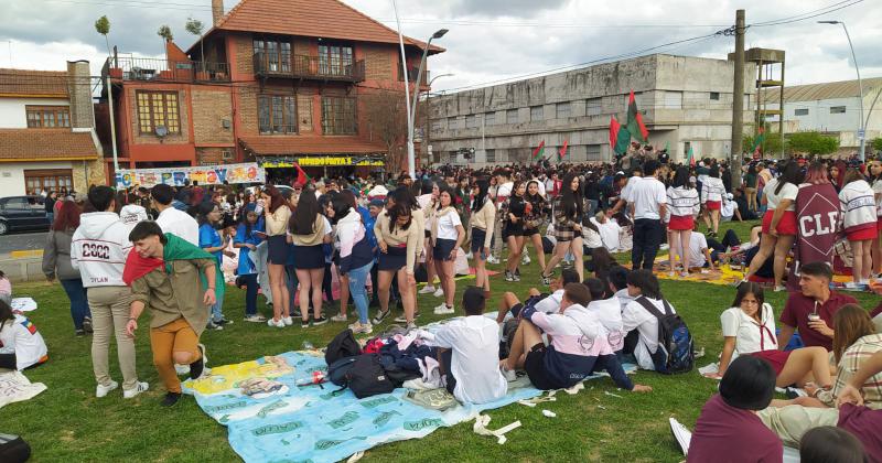 Todas las fotos de los festejos del diacutea de la Primavera y del Estudiante 