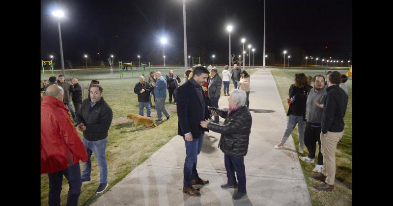 En Sierras Bayas inauguraron las luminarias del Parque Carlos Meacutedici 