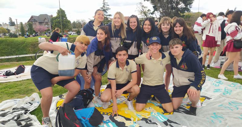 Todas las fotos de los festejos del diacutea de la Primavera y del Estudiante 