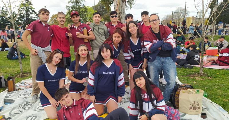 Todas las fotos de los festejos del diacutea de la Primavera y del Estudiante 