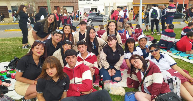 Todas las fotos de los festejos del diacutea de la Primavera y del Estudiante 