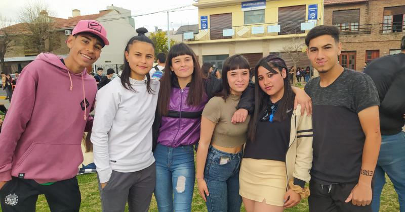 Todas las fotos de los festejos del diacutea de la Primavera y del Estudiante 