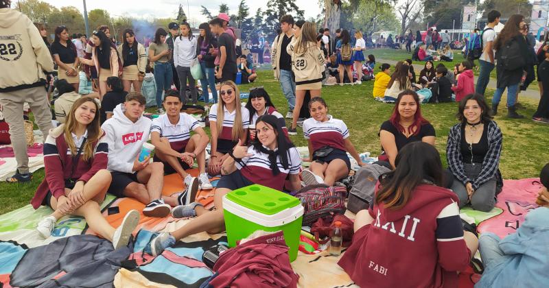 Todas las fotos de los festejos del diacutea de la Primavera y del Estudiante 