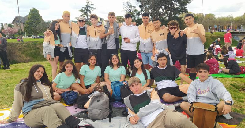 Todas las fotos de los festejos del diacutea de la Primavera y del Estudiante 