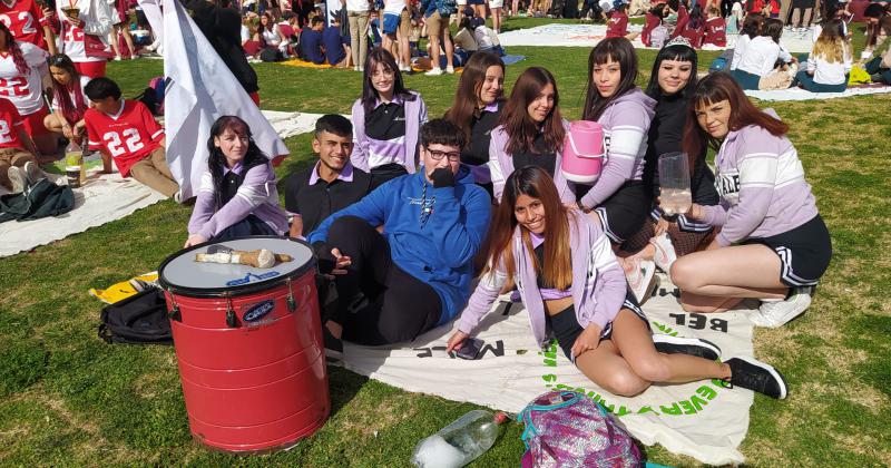 Todas las fotos de los festejos del diacutea de la Primavera y del Estudiante 