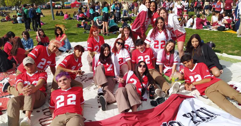 Todas las fotos de los festejos del diacutea de la Primavera y del Estudiante 