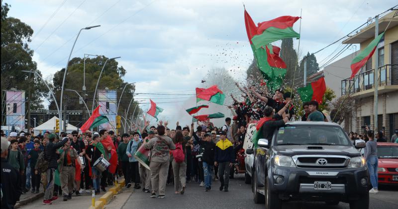 Todas las fotos de los festejos del diacutea de la Primavera y del Estudiante 