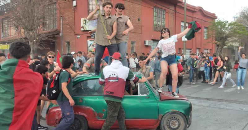 Todas las fotos de los festejos del diacutea de la Primavera y del Estudiante 