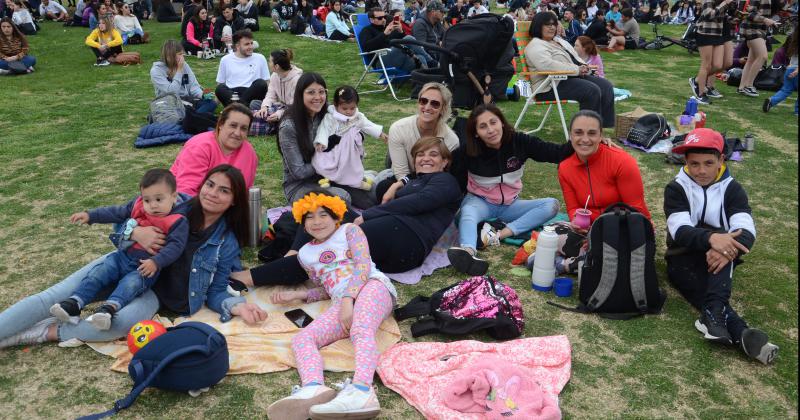 Todas las fotos de los festejos del diacutea de la Primavera y del Estudiante 