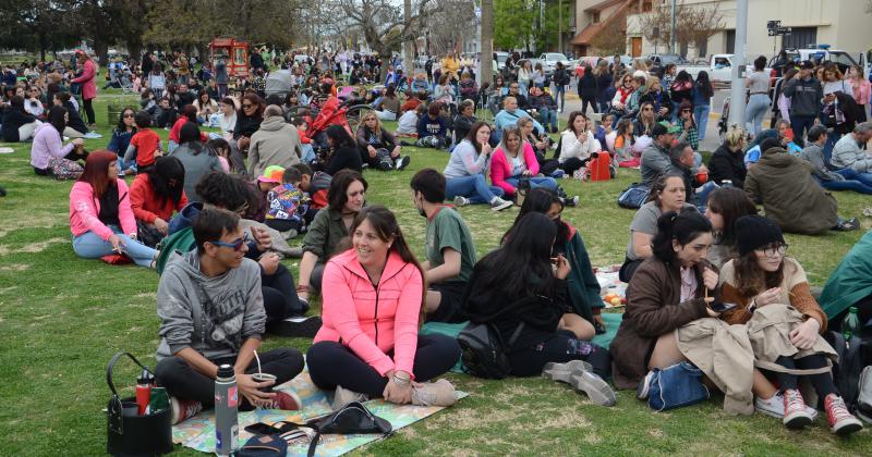 Todas las fotos de los festejos del diacutea de la Primavera y del Estudiante 