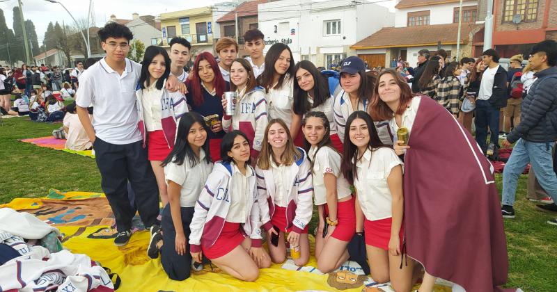 Todas las fotos de los festejos del diacutea de la Primavera y del Estudiante 