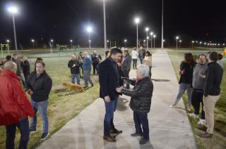 En Sierras Bayas inauguraron las luminarias del Parque Carlos Meacutedici 