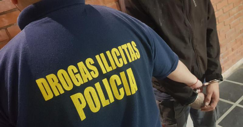 Dos hermanos acusados de vender cocaiacutena fueron aprehendidos