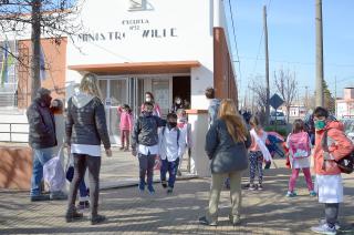 Pese a las quejas de los gremios confirman que la provincia tendraacute una hora maacutes de clases