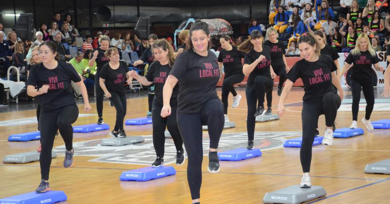 Mucho color en una nueva edicioacuten del Mamis Gym