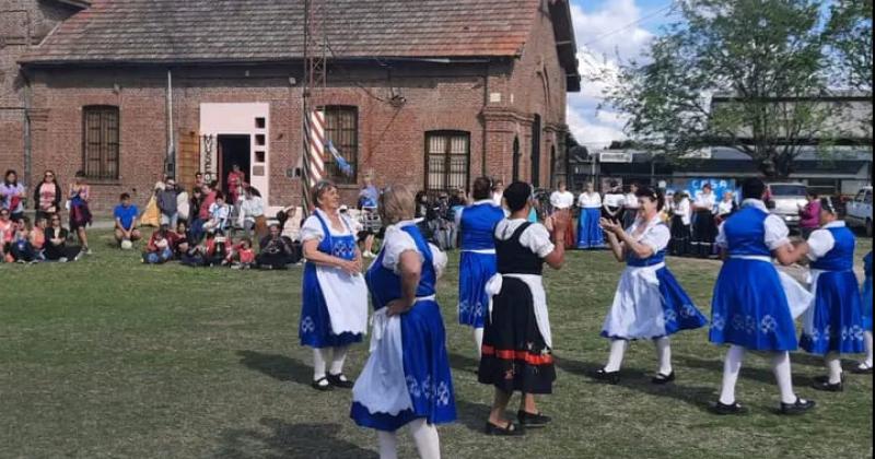 Encuentro de Danzas en el Museo Municipal de Hinojo