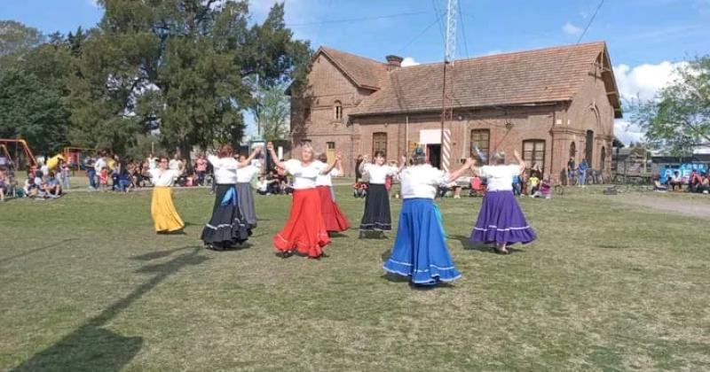 Encuentro de Danzas en el Museo Municipal de Hinojo