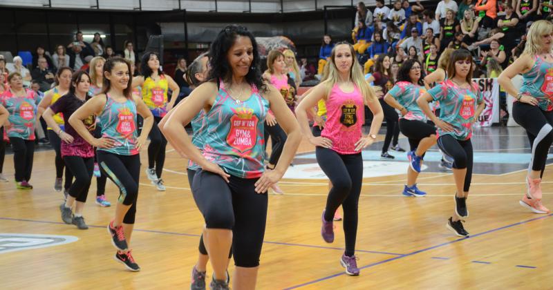 Mucho color en una nueva edicioacuten del Mamis Gym