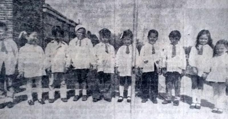 En la localidad de Recalde el 29 de septiembre era inaugurado el Jardín de Infantes Nº 10 Los pequeños alumnos del Jardín (foto) agasajaban con claveles a todas las damas presentes