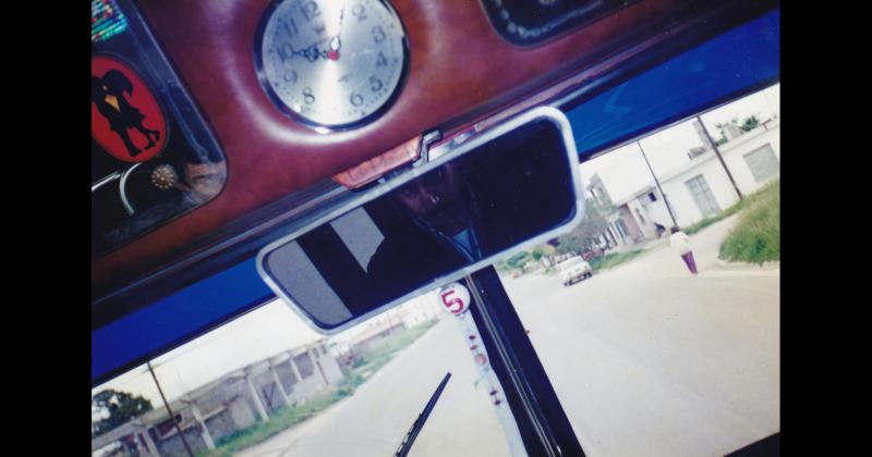  Carlos Luis Matitti durante su actividad de chofer de colectivo en el coche 5 de la empresa El Halcón en el año 1986