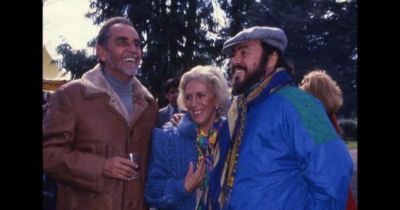 La reina Amalia en su estancia de Olavarría con Vittorio Gassman y Luciano Pavarotti