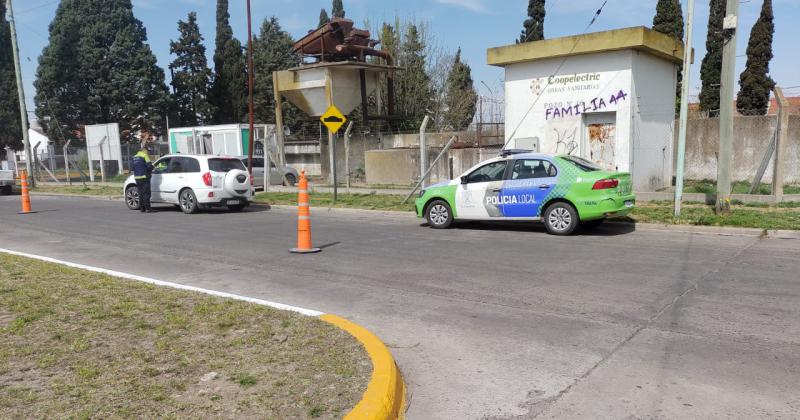 Controles de traacutensito- tres hombres aprehendidos por tenencia de estupefacientes