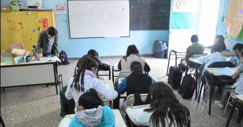 Hora extra- seraacute voluntario para los docentes y cobraraacuten plus de entre 20 mil y 26