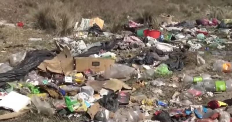 Vecinos reclaman por la presencia de un basural en Coloacuten y Ruta 60