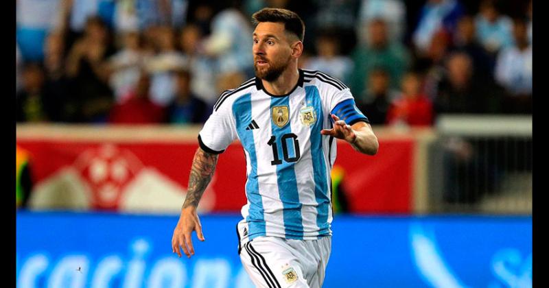 Con doblete de Messi Argentina goleoacute a Jamaica