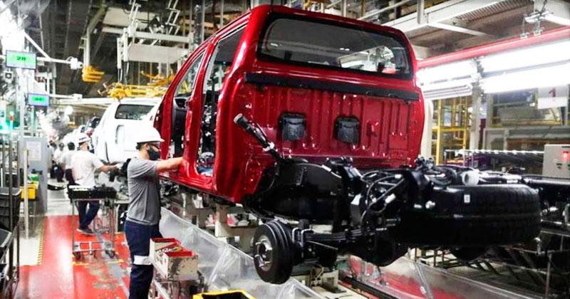 Toyota se suma a Ford y suspende su produccioacuten por la escasez de neumaacuteticos