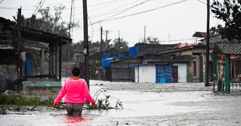 Ian se fortalece y alcanza categoriacutea 4 en su camino hacia Florida