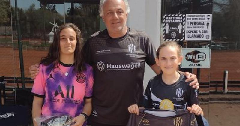 Estudiantes cerró su torneo de dobles con una final en damas